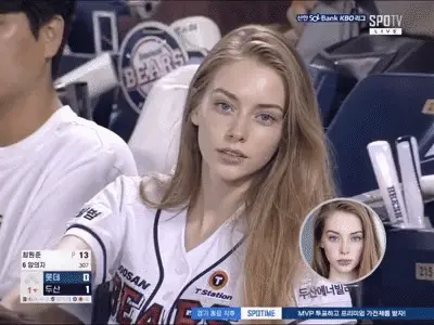 KBO Crowd Stand Spotlight
